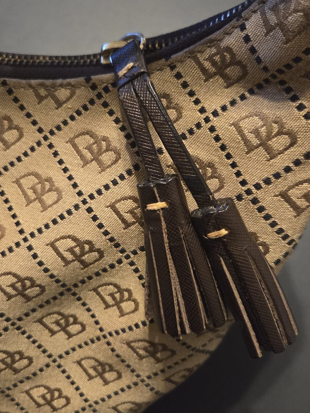 Dooney & Bourke signature db